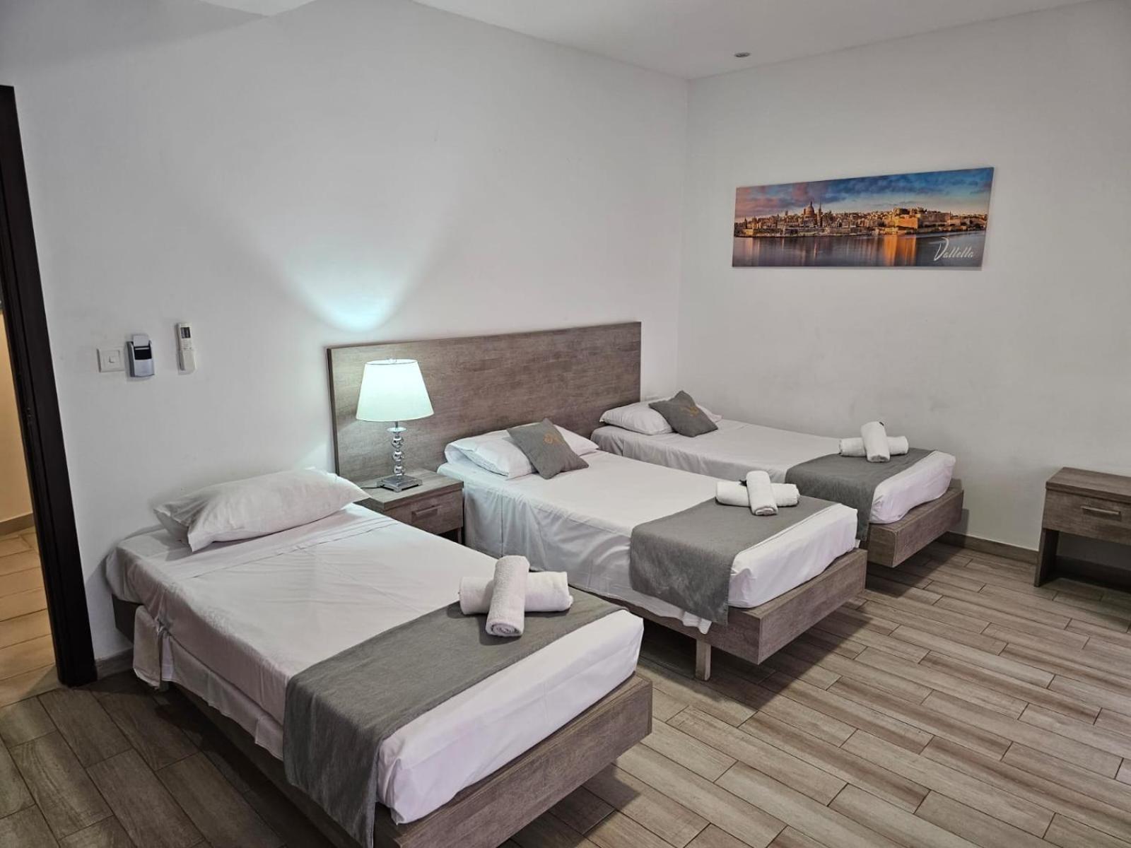 Napoli Suites San Ġiljan Buitenkant foto