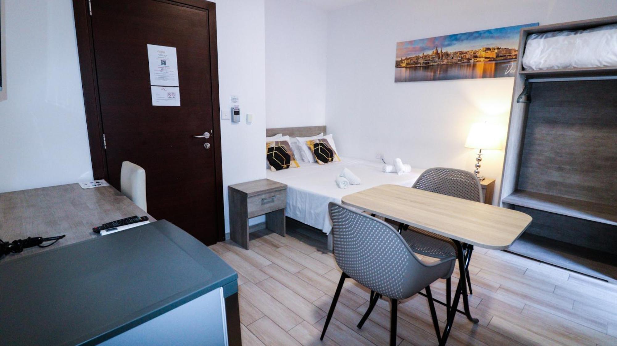 Napoli Suites San Ġiljan Buitenkant foto